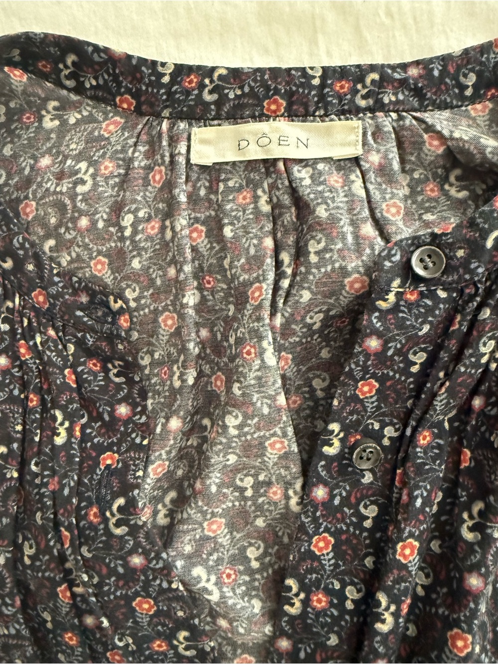 Doen Women's Floral top in Navy with  Accents